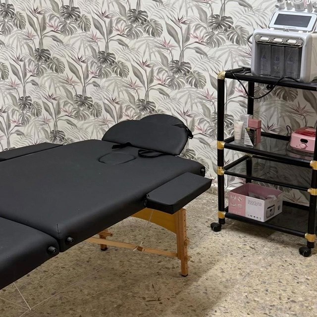 Ven a mimarte a nuestro centro de uñas. ¡Te lo mereces!